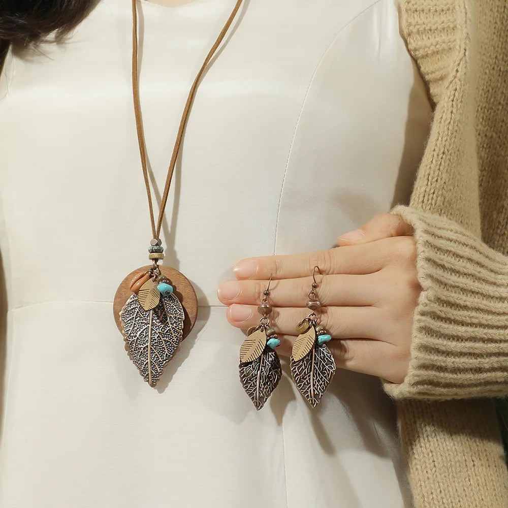 Boho Leaf Charm Jewelry Set – Nature-Inspired Necklace & Earrings